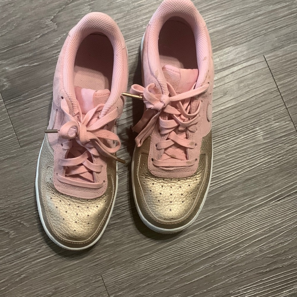 Nike tennis shoes